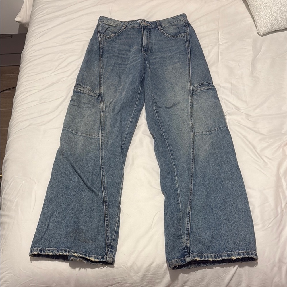 Zara Blue Relaxed Jeans with Classic Style
